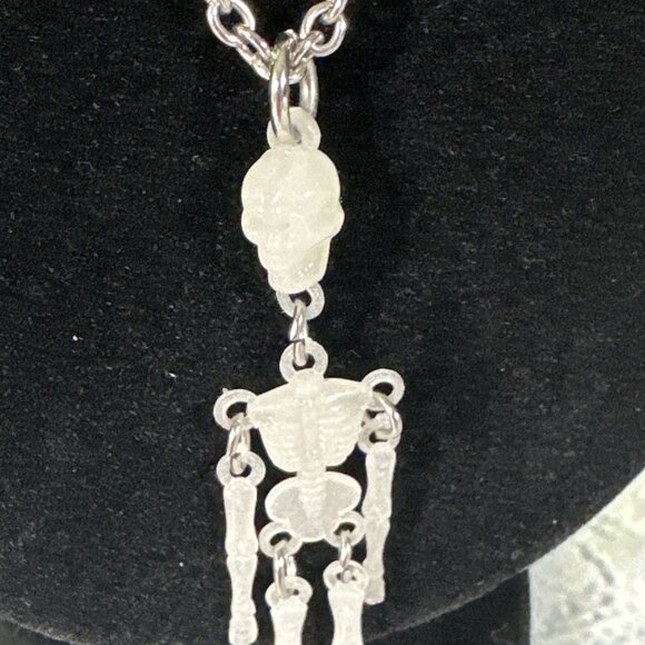Skeleton Necklace Moveable Limb Steampunk Punk Skull Glow In The Dark Necklace - Picture 7 of 13